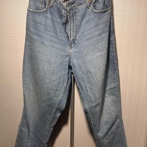 Abercrombie & Fitch curve love High-rise mom jean